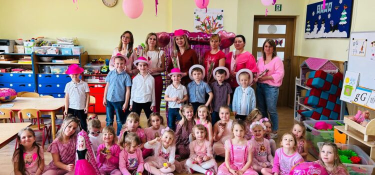 Dzień Kobiet w stylu Barbie w naszym przedszkolu! 🎀💖