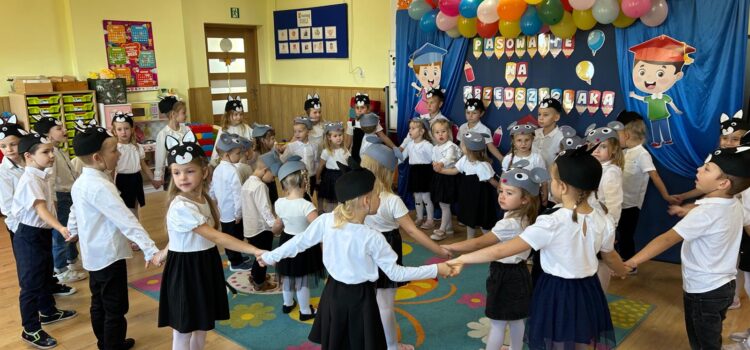 Pasowanie na Przedszkolaka i Starszaka 🎓 Pasowanie na Przedszkolaka i Starszaka 🎓